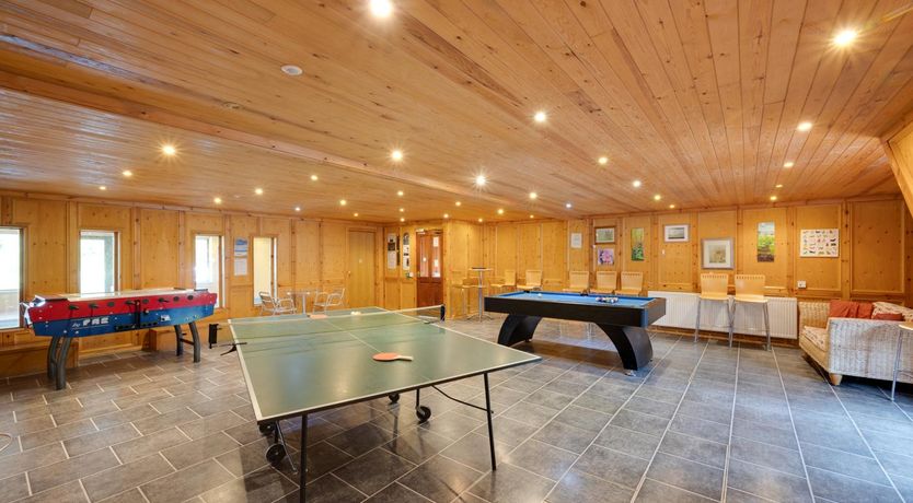Photo of 6 Bed in Tosside Near Settle