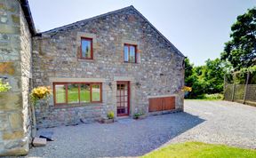 Photo of 6 Bed in Tosside Near Settle