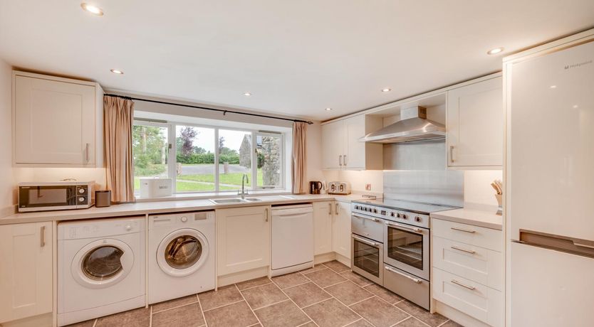 Photo of 6 Bed in Tosside Near Settle