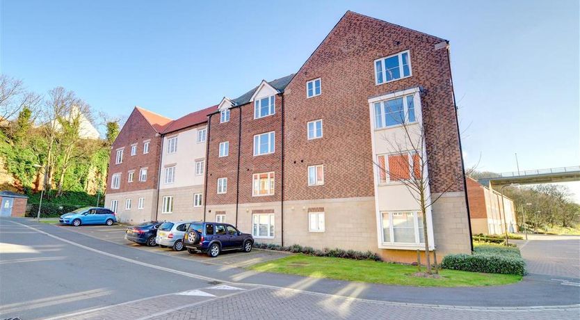 Photo of 2 Bed in Whitby