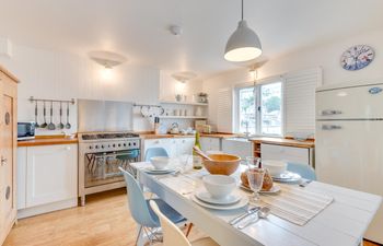 2 Bed in Dartmouth Holiday Home