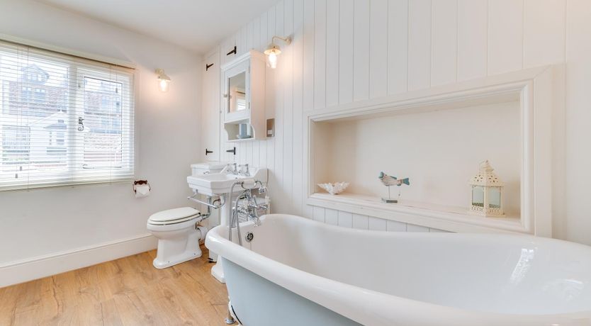 Photo of 2 Bed in Dartmouth