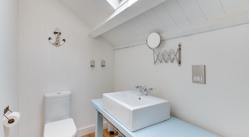 Photo of 2 Bed in Dartmouth