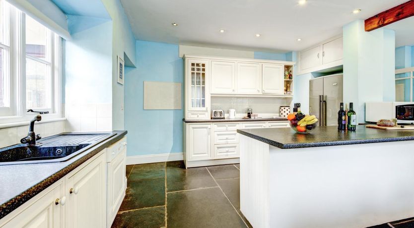 Photo of 7 Bed in Kingsbridge