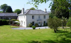 Photo of 7 Bed in Kingsbridge