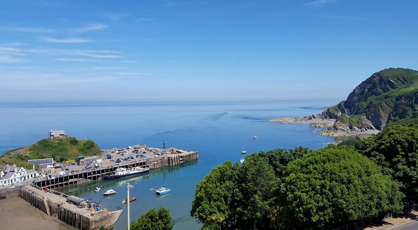 Photo of 4 Bed in Ilfracombe