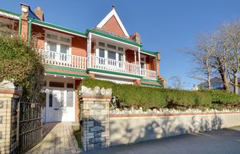 4 Bed in Ilfracombe Holiday Home