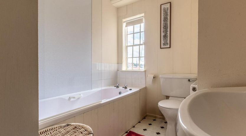 Photo of 2 Bed in Whitby