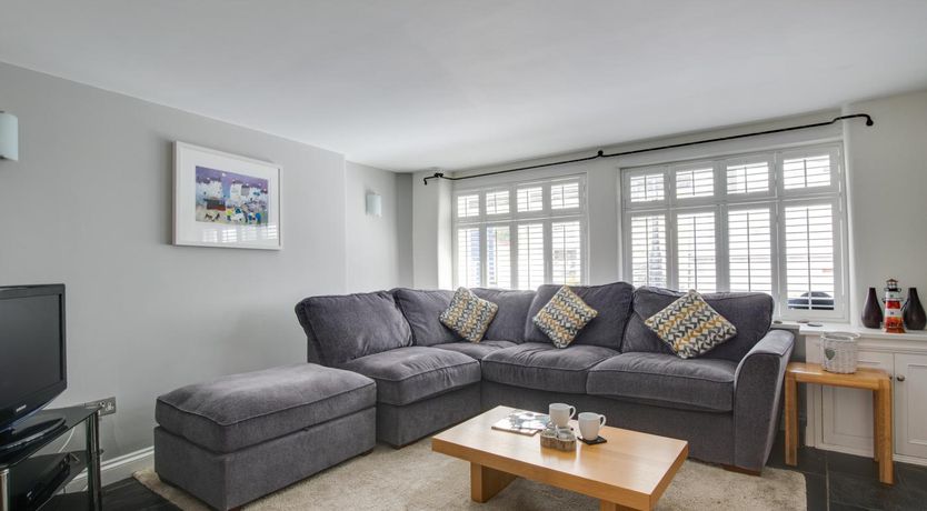 Photo of 4 Bed in Dartmouth