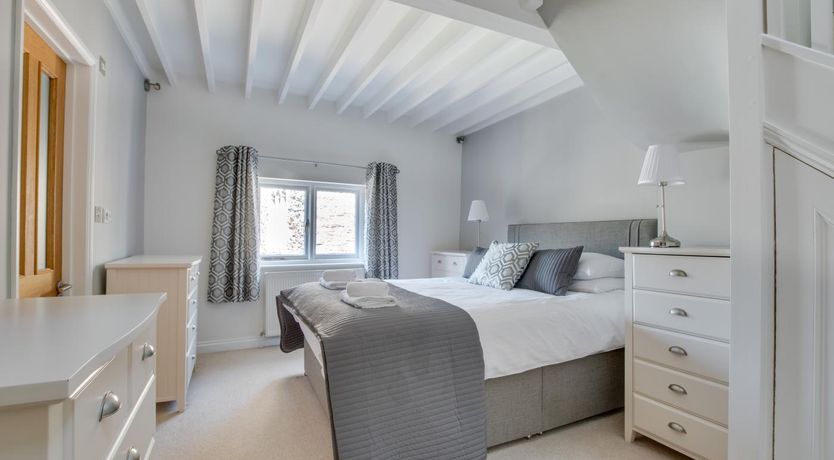 Photo of 4 Bed in Dartmouth