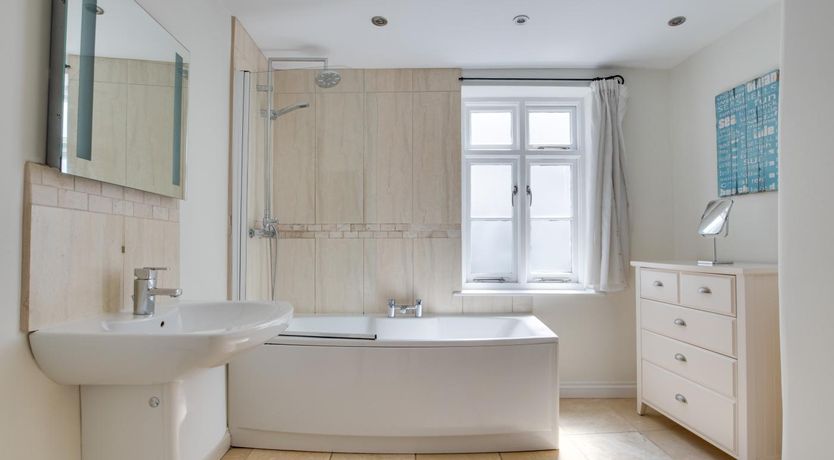 Photo of 4 Bed in Dartmouth