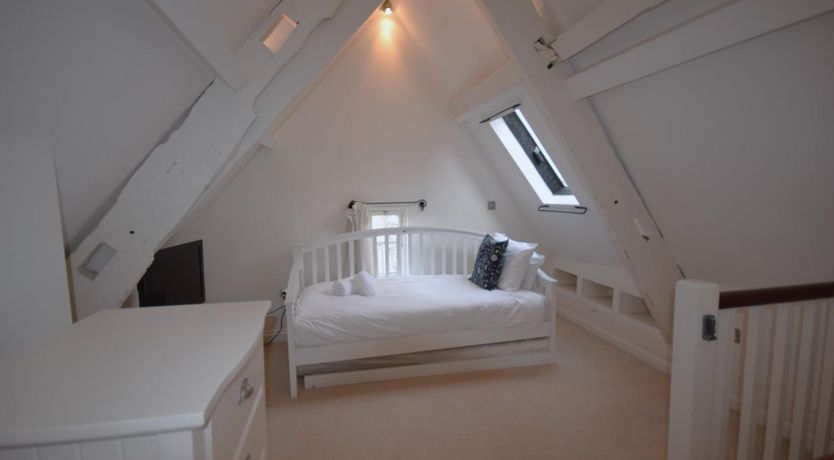 Photo of 4 Bed in Dartmouth