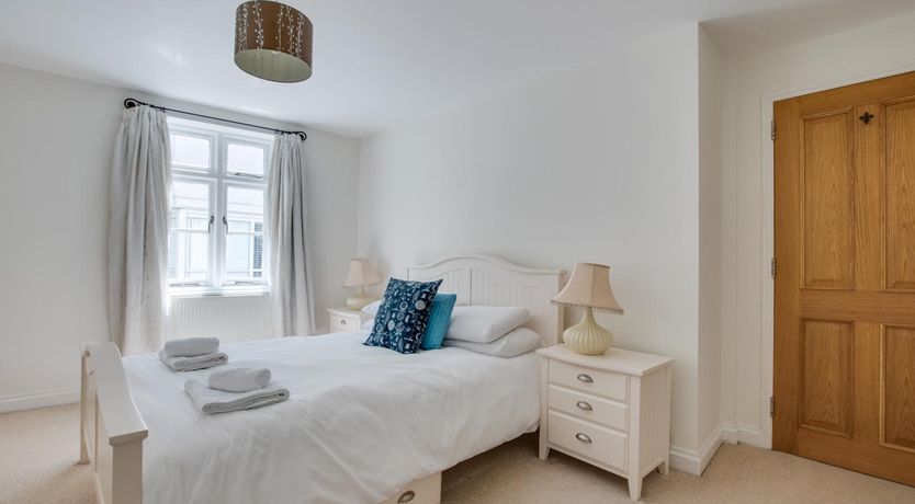 Photo of 4 Bed in Dartmouth