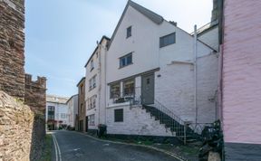 Photo of 4 Bed in Dartmouth