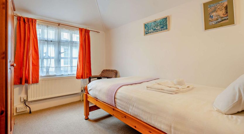 Photo of 2 Bed in Brighton & Hove