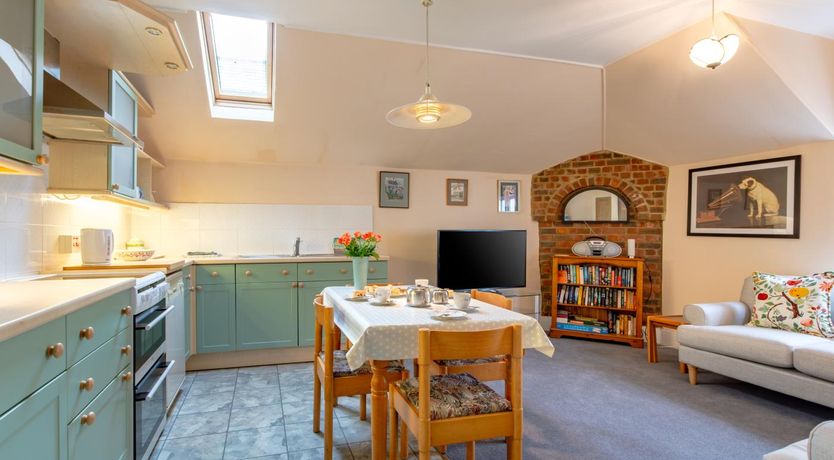 Photo of 2 Bed in Brighton & Hove