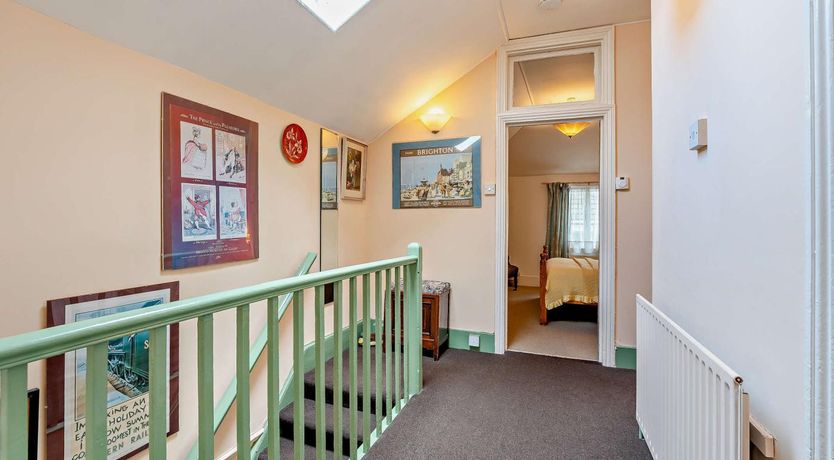 Photo of 2 Bed in Brighton & Hove