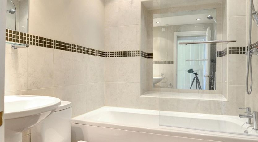 Photo of 4 Bed in Whitby