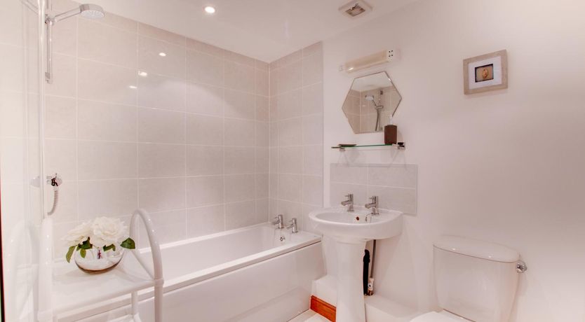 Photo of 3 Bed in Whitby