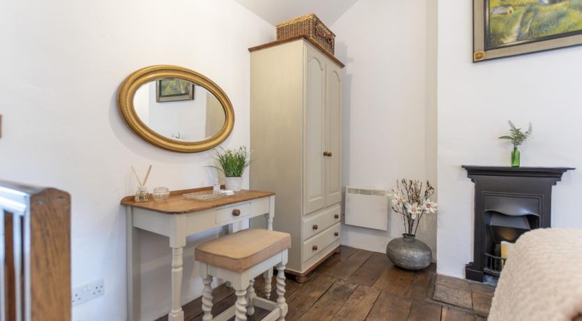 Photo of 2 Bed in Montgomery