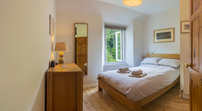 Photo of 2 Bed in Lynton