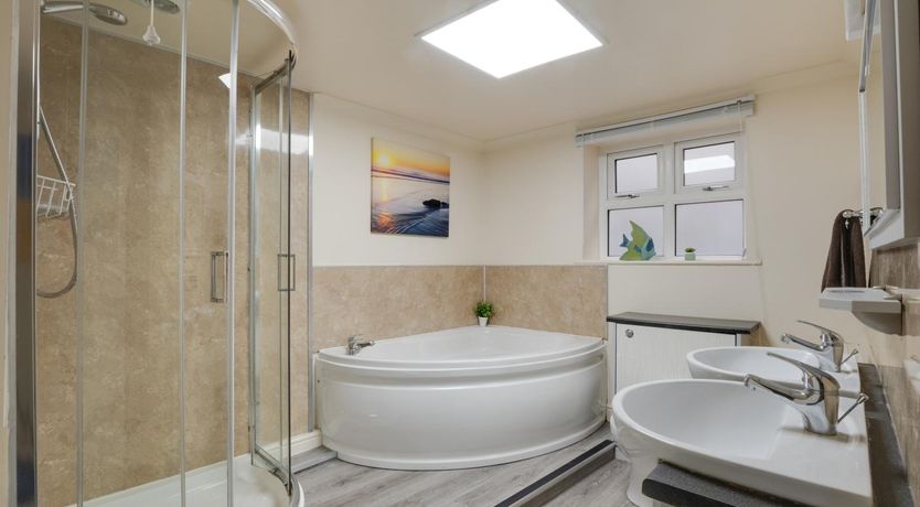 Photo of 3 Bed in Whitby