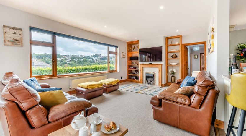 Photo of 5 Bed in Saundersfoot