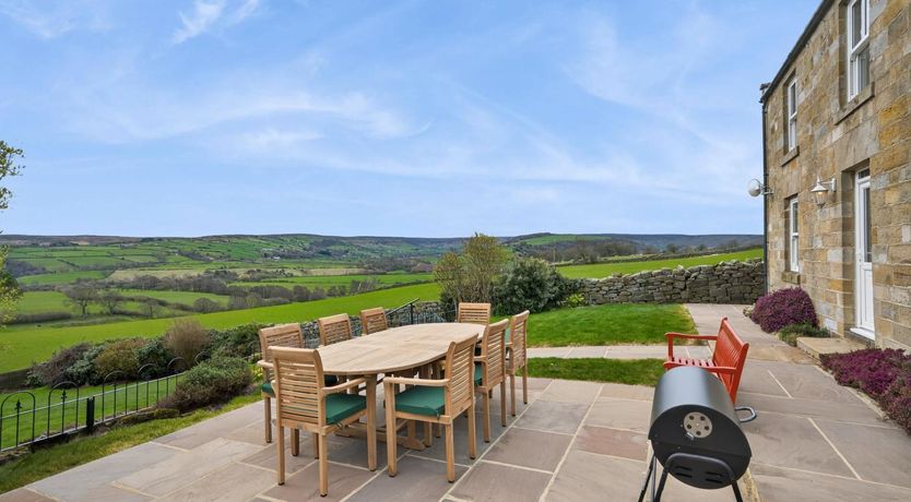 Photo of 4 Bed in Whitby