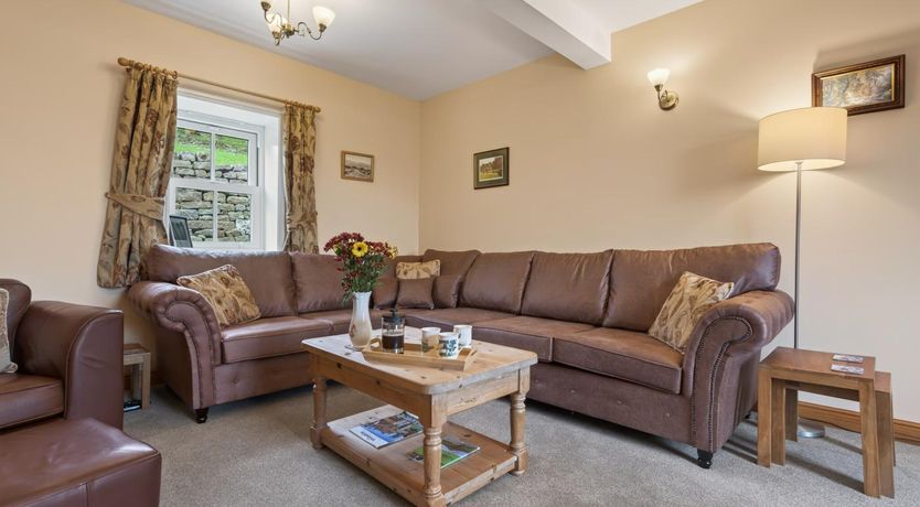 Photo of 4 Bed in Whitby