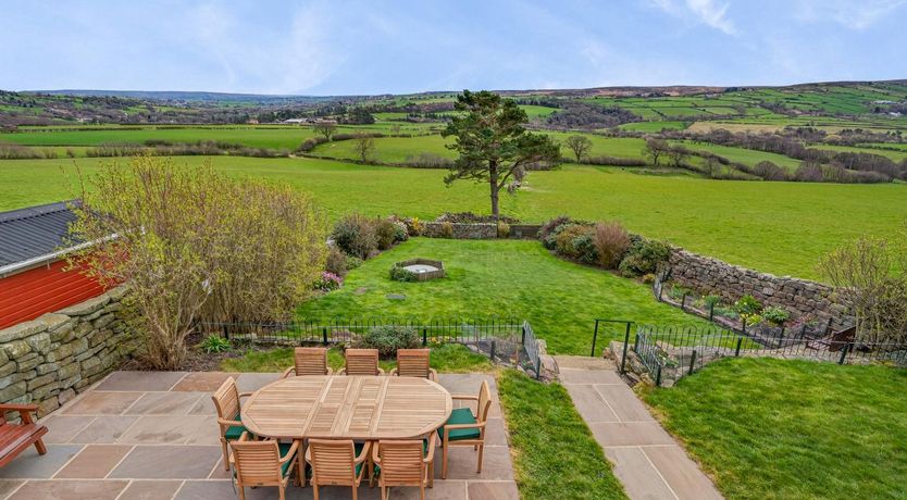 Photo of 4 Bed in Whitby