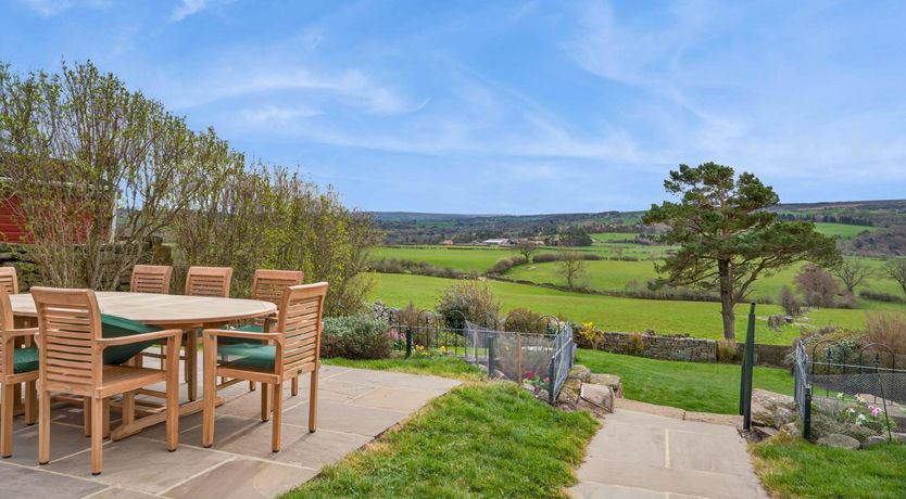 Photo of 4 Bed in Whitby