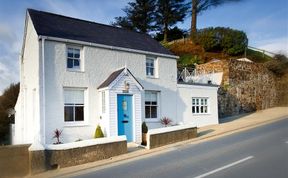 Photo of 5 Bed in Pwllheli