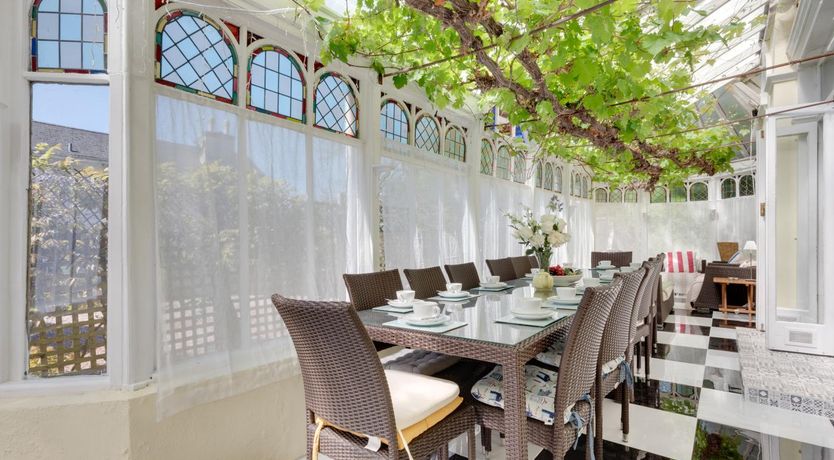 Photo of 5 Bed in Torquay