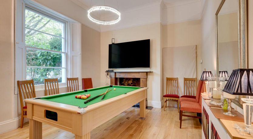 Photo of 5 Bed in Torquay