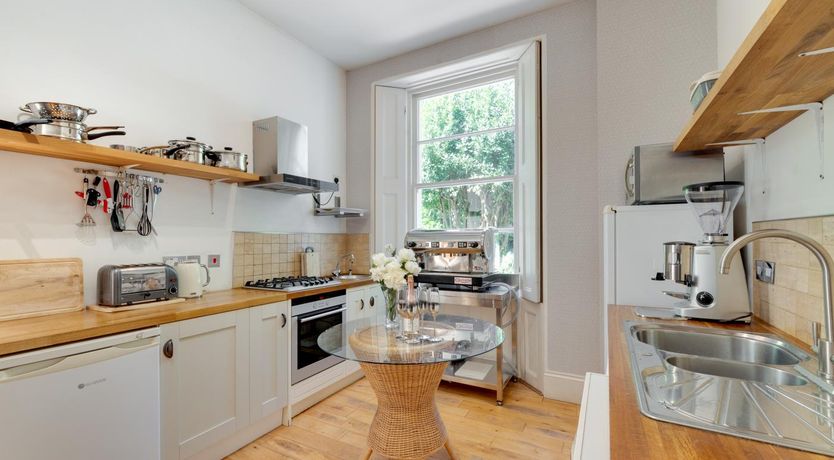 Photo of 5 Bed in Torquay