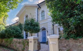 Photo of 5 Bed in Torquay