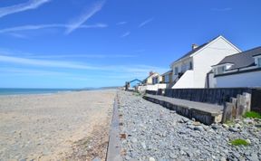 Photo of 3 Bed in Borth