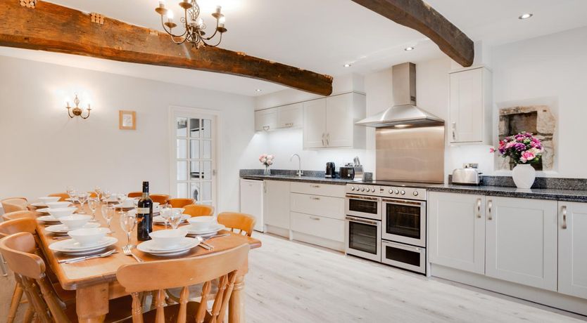 Photo of 6 Bed in Tosside Near Settle