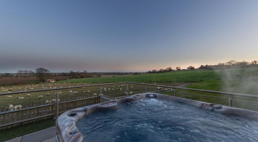 Photo of 6 Bed in Tenterden