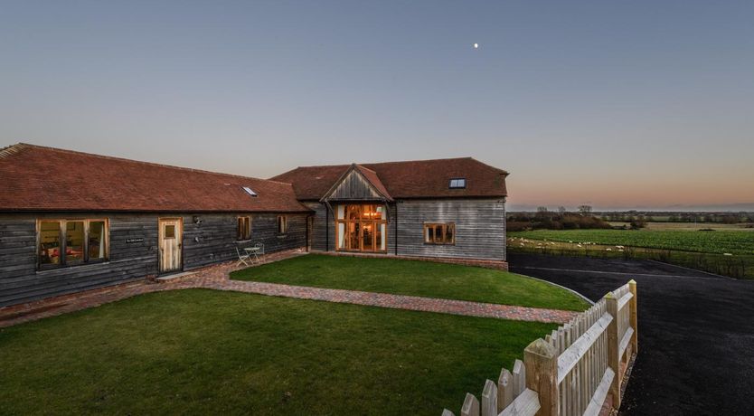 Photo of 6 Bed in Tenterden