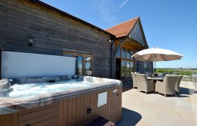 Photo of 6-bed-in-tenterden
