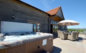 Photo of 6 Bed in Tenterden