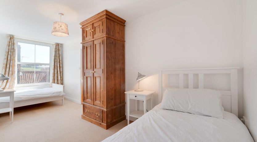 Photo of 4 Bed in Whitby