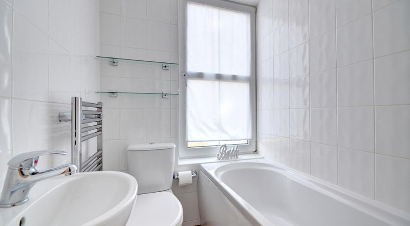 Photo of 4 Bed in Whitby