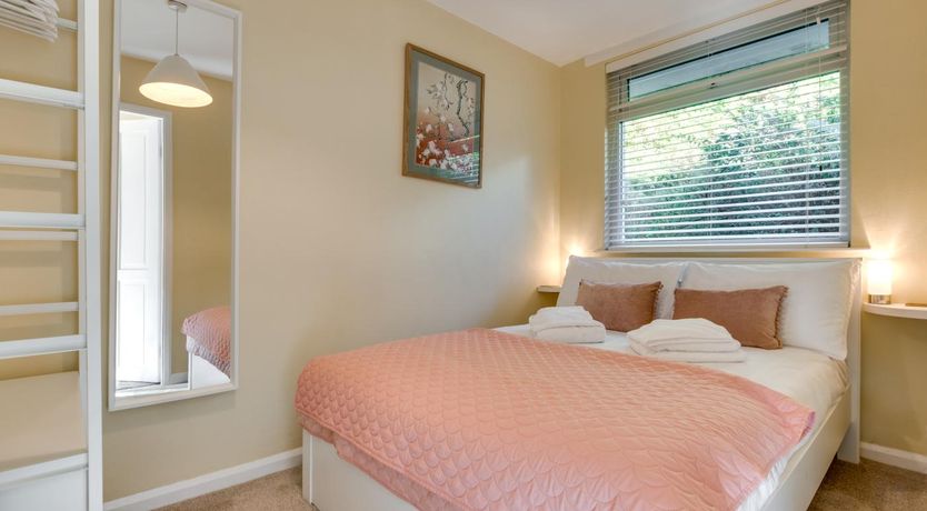 Photo of 2 Bed in Chapel Stile