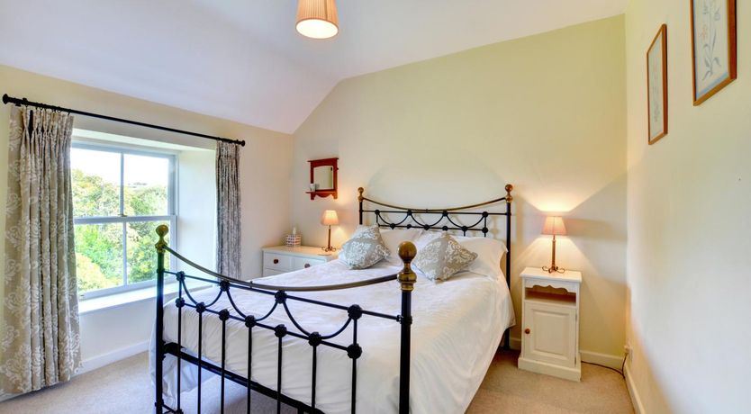 Photo of 4 Bed in St. Mawgan