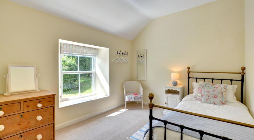 Photo of 4 Bed in St. Mawgan
