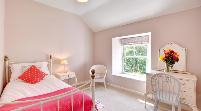 Photo of 4 Bed in St. Mawgan