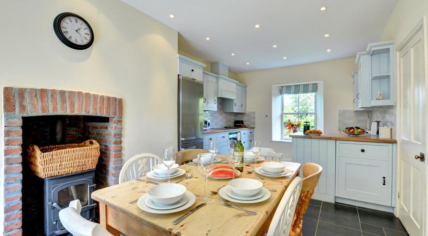 Photo of 4 Bed in St. Mawgan