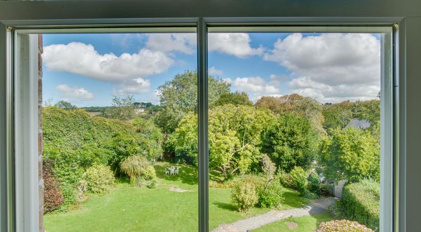 Photo of 4 Bed in St. Mawgan
